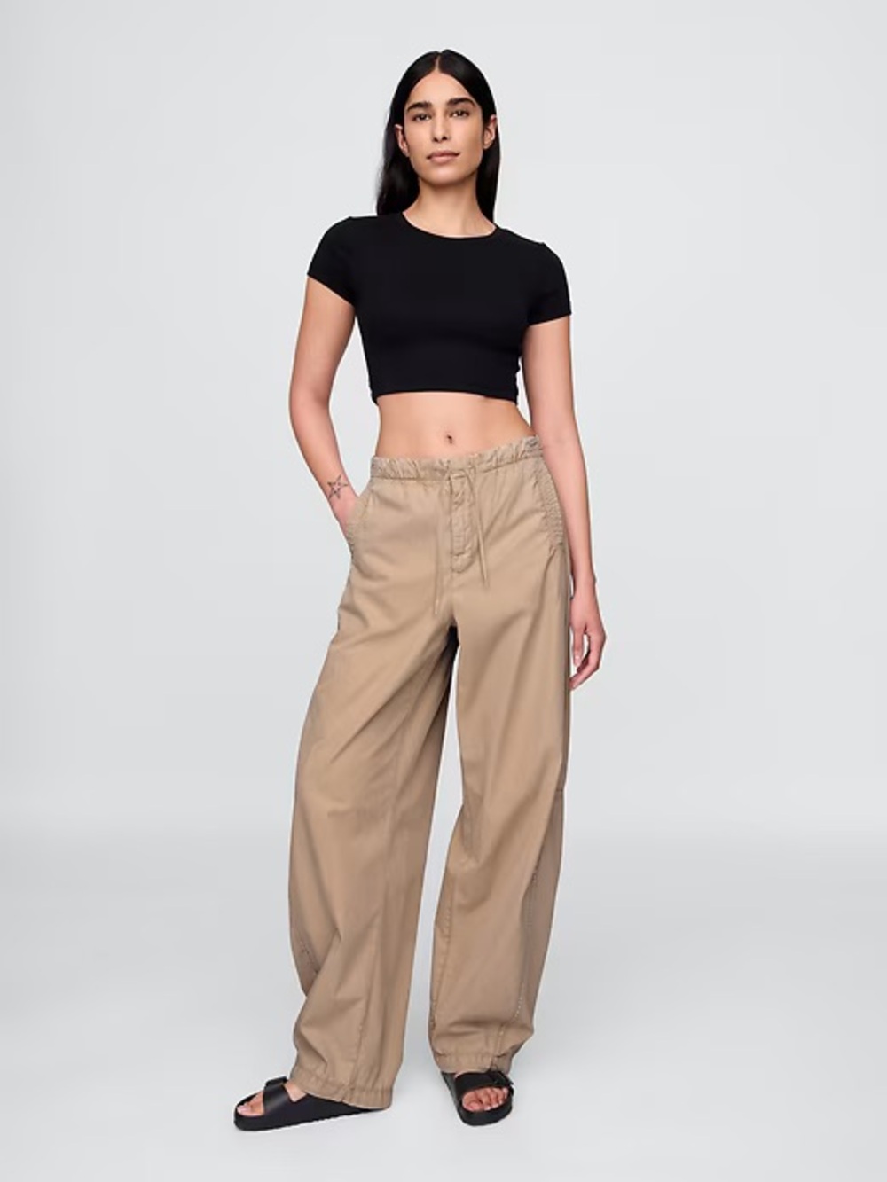 GAP NWT Khaki Mid Rise Barrel Parachute Pant